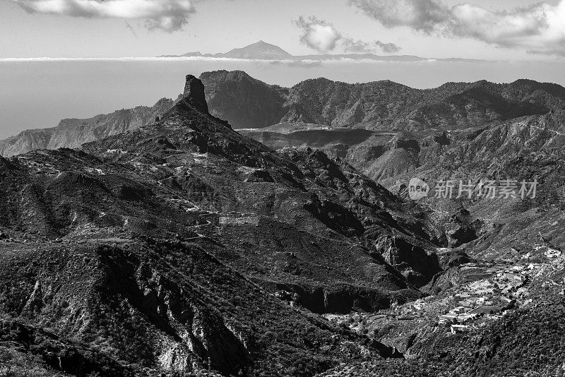 大加那利岛的Roque Bentayga和特内里费岛的Pico de Teide